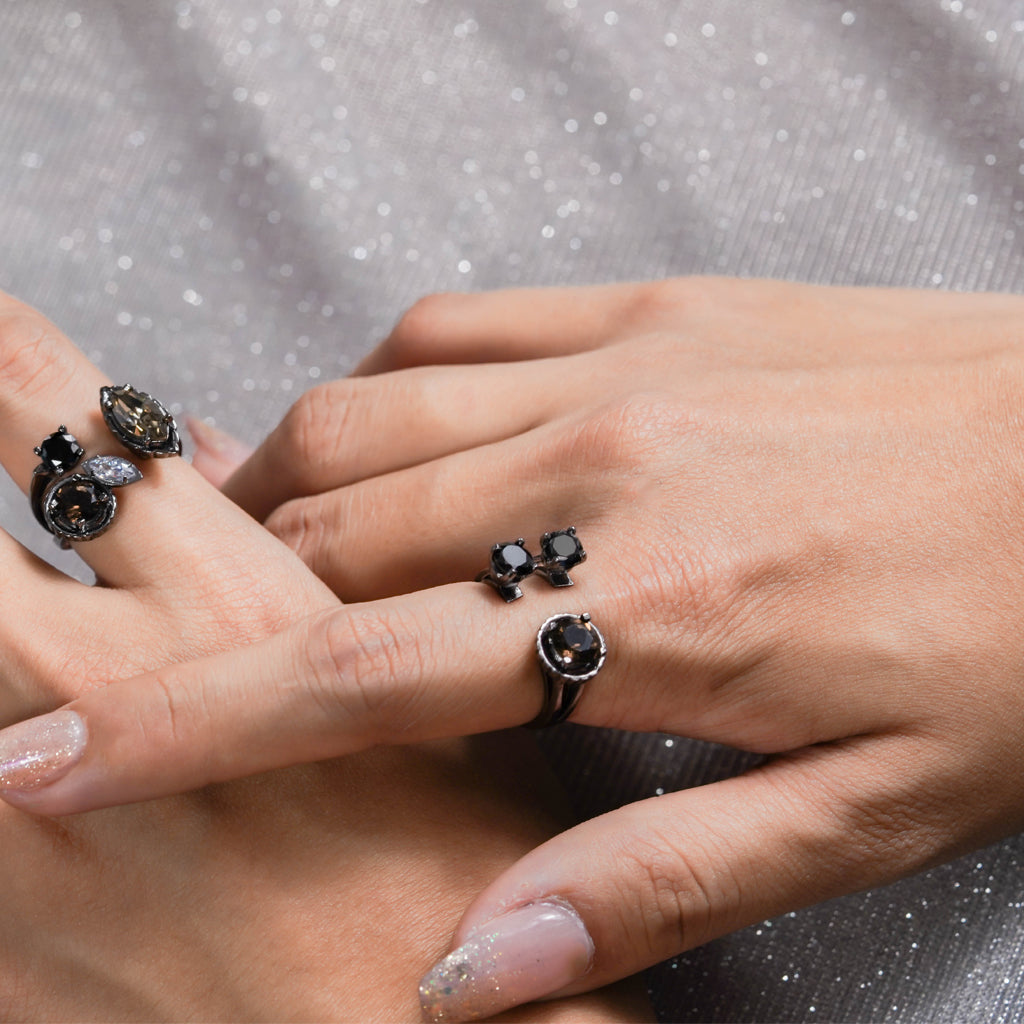 Middle Floral Ring [Smoky quartz/Black gems]