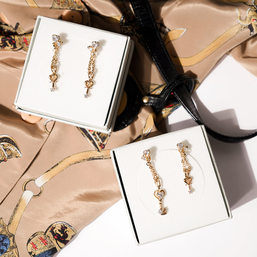 Richy Love Harbour Earrings [White gems/Yellow gold]