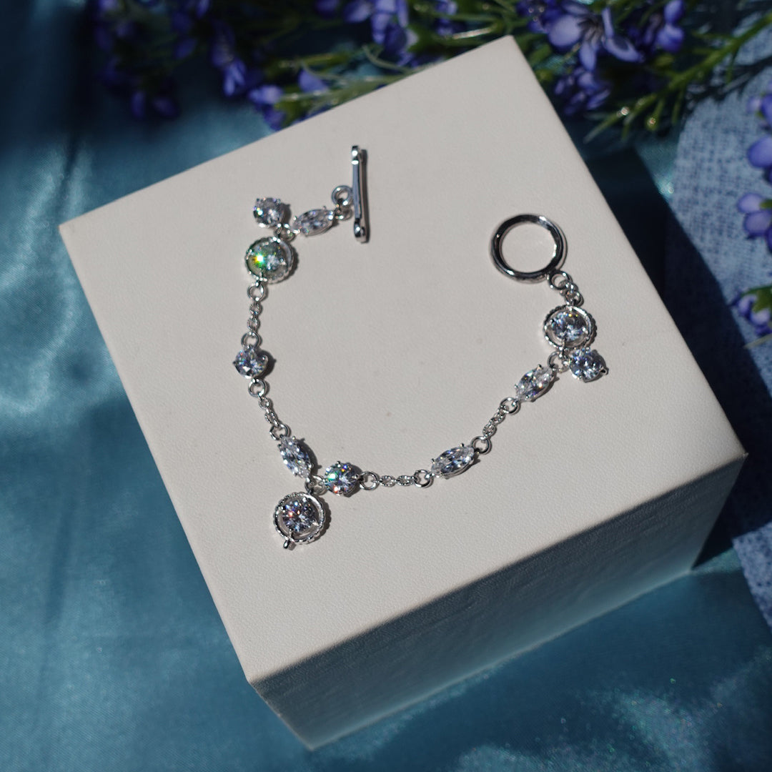 Dancing Floral Bracelet [White gems]
