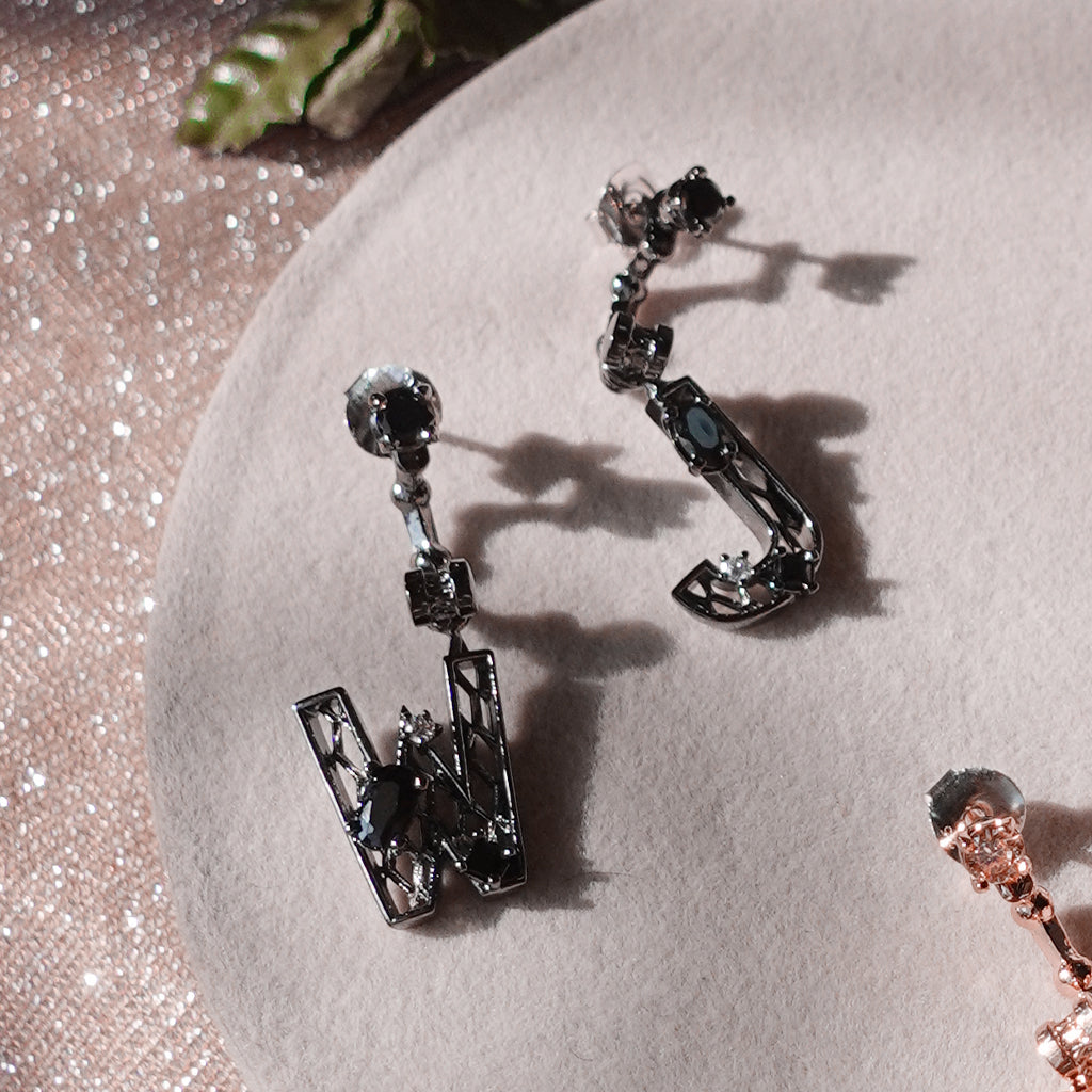 Grand New Alphabet Earrings [Black gold]