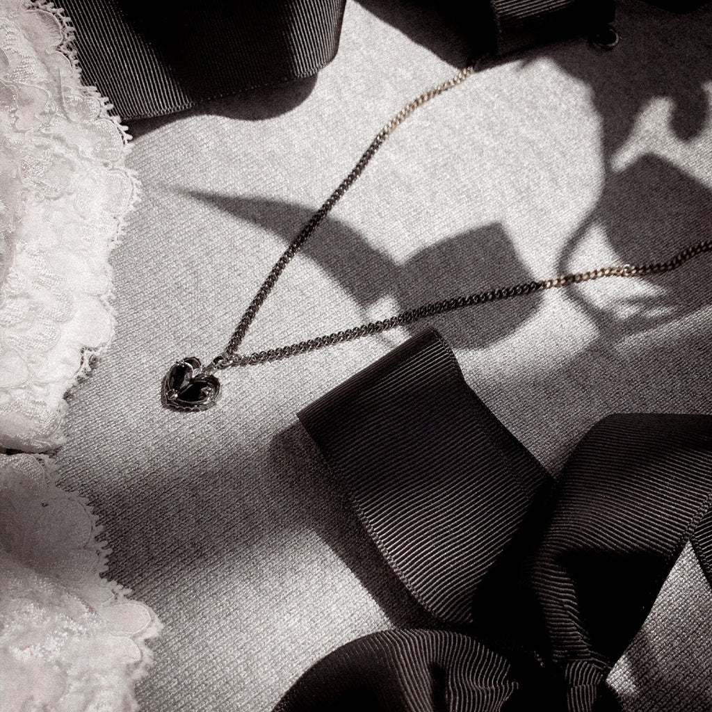 Love Song Necklace [Black gems]