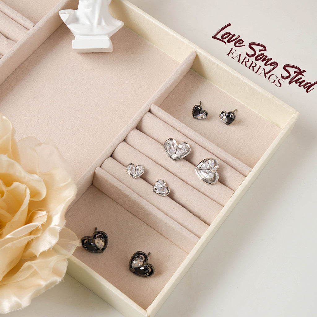 Love Song Stud Earrings [White gold]