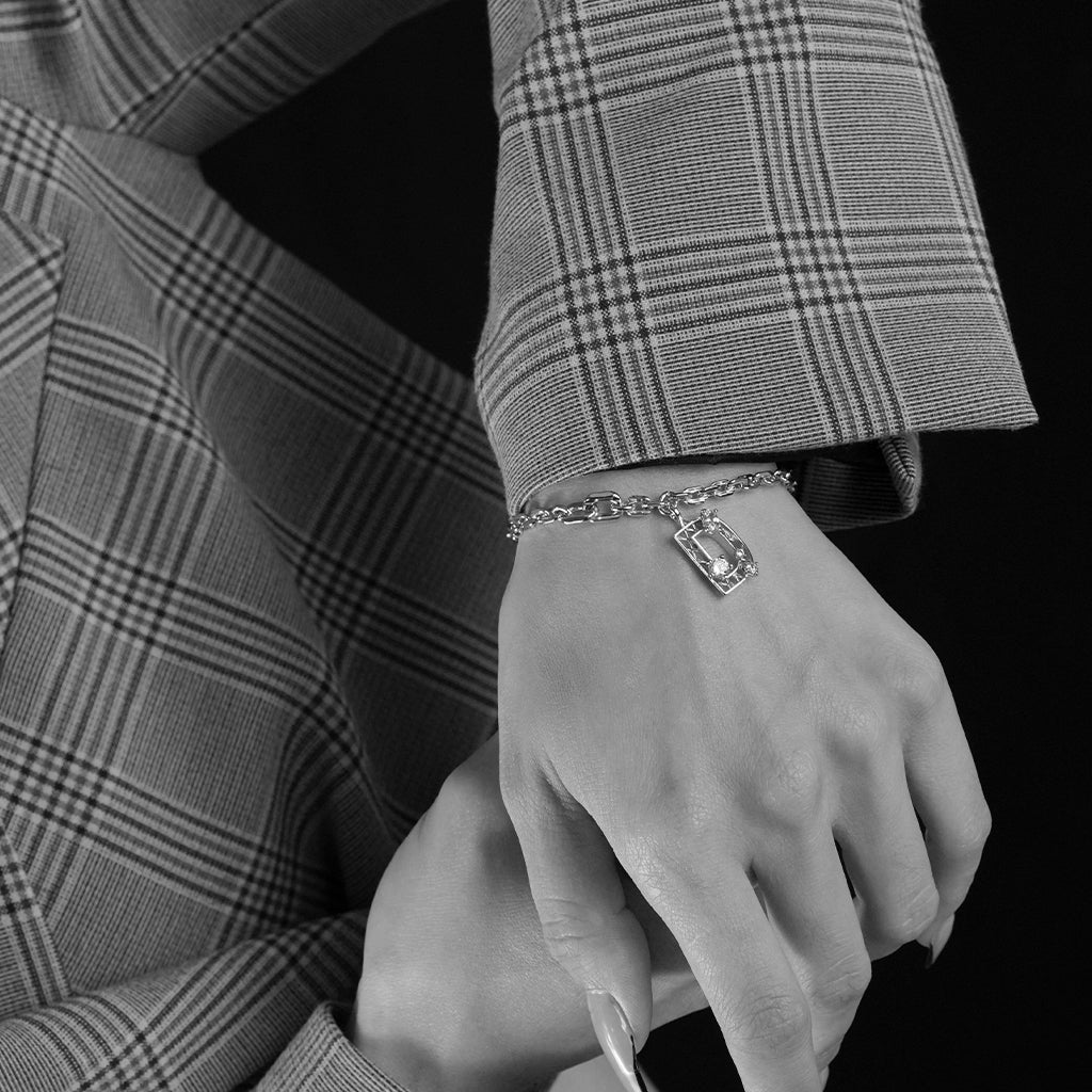 New Alphabet D Bracelet [White gems]