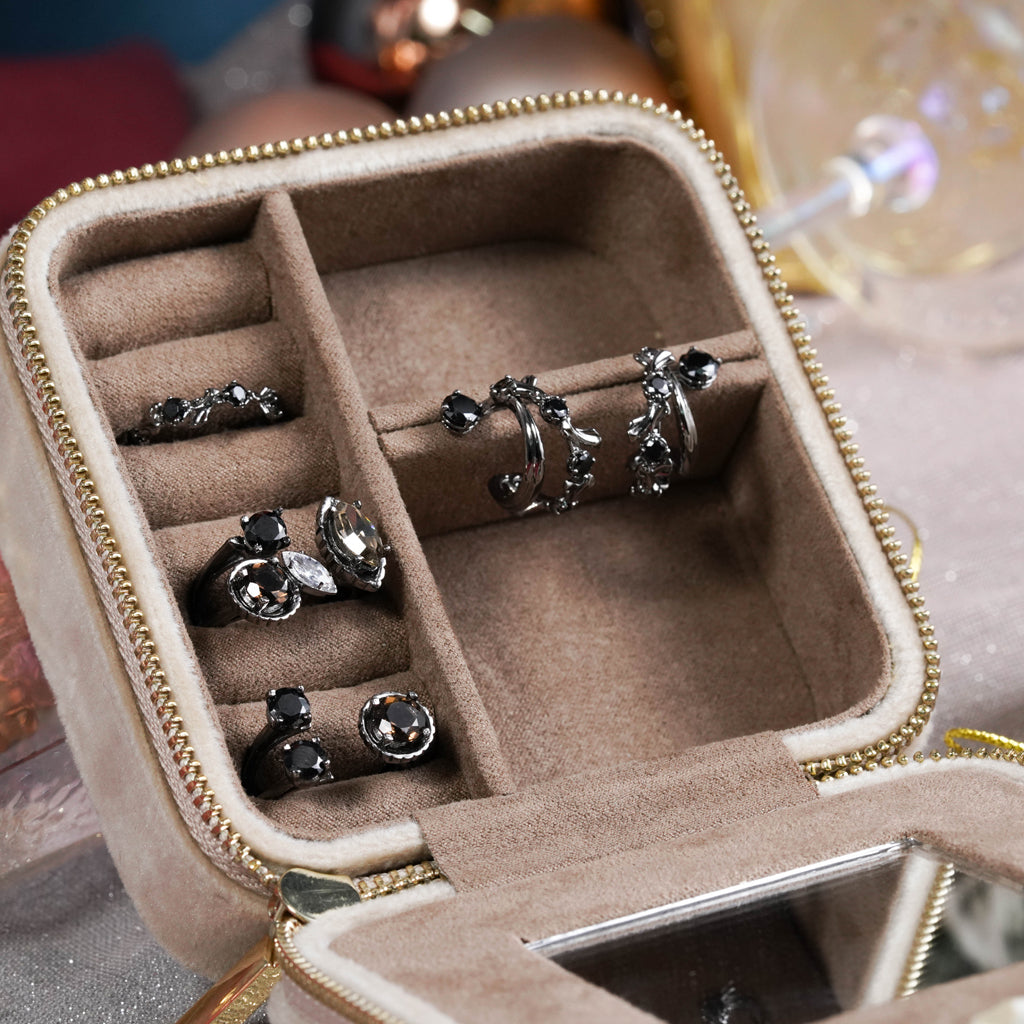 Dancing Floral Ring [Black gold]