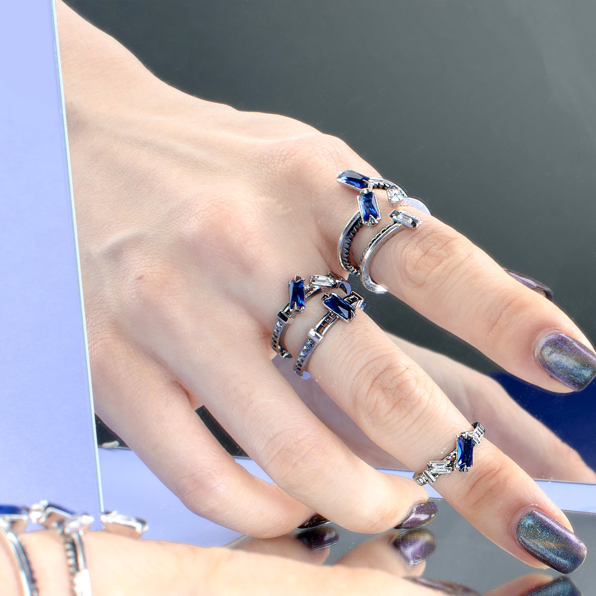 Grand Pilot Ring [Blue/White gems]