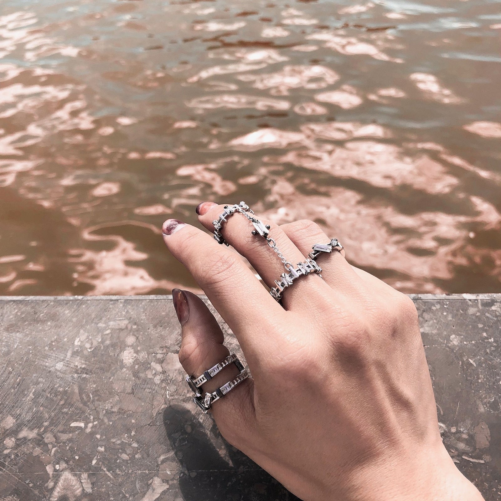 Mini Pilot Ring with Chain [White gems]