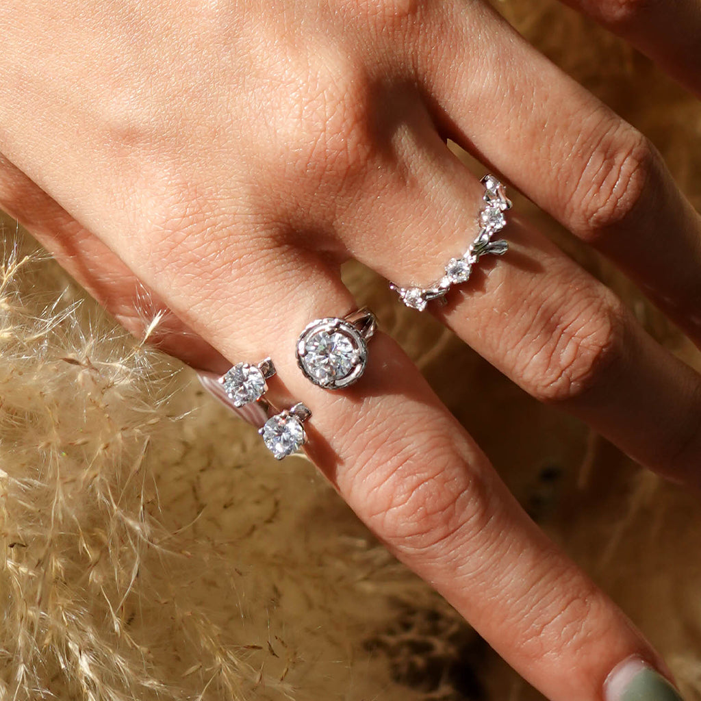 Dancing Floral Ring [White gold]