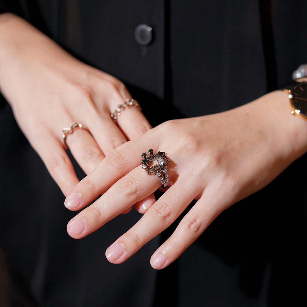 New Alphabet D Ring [Black/White gems]