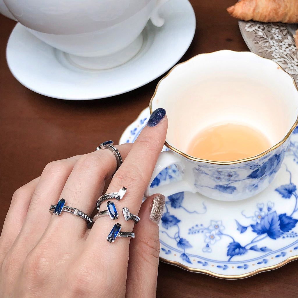 Grand Pilot Ring [Blue/White gems]