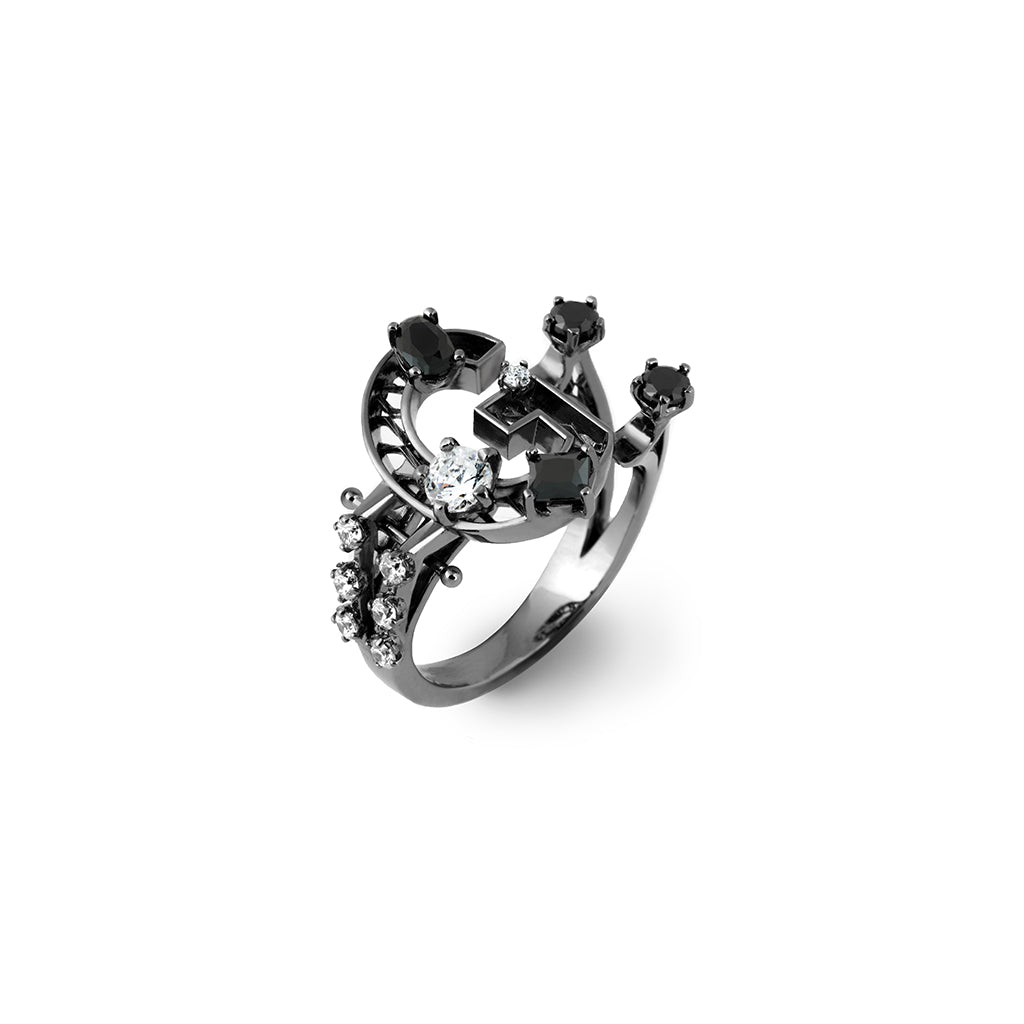 New Alphabet G Ring [Black/White gems]